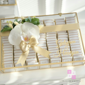 Beyaz Orkide Süslemeli İsteme Çikolatası GOLD
