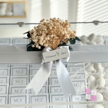 Krem Cipso ve Okaliptus Süslemeli İsteme Çikolatası GÜMÜŞ