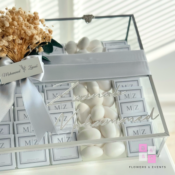 Krem Cipso ve Okaliptus Süslemeli İsteme Çikolatası GÜMÜŞ