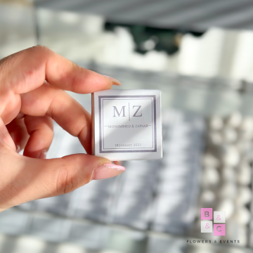 Krem Cipso ve Okaliptus Süslemeli İsteme Çikolatası GÜMÜŞ