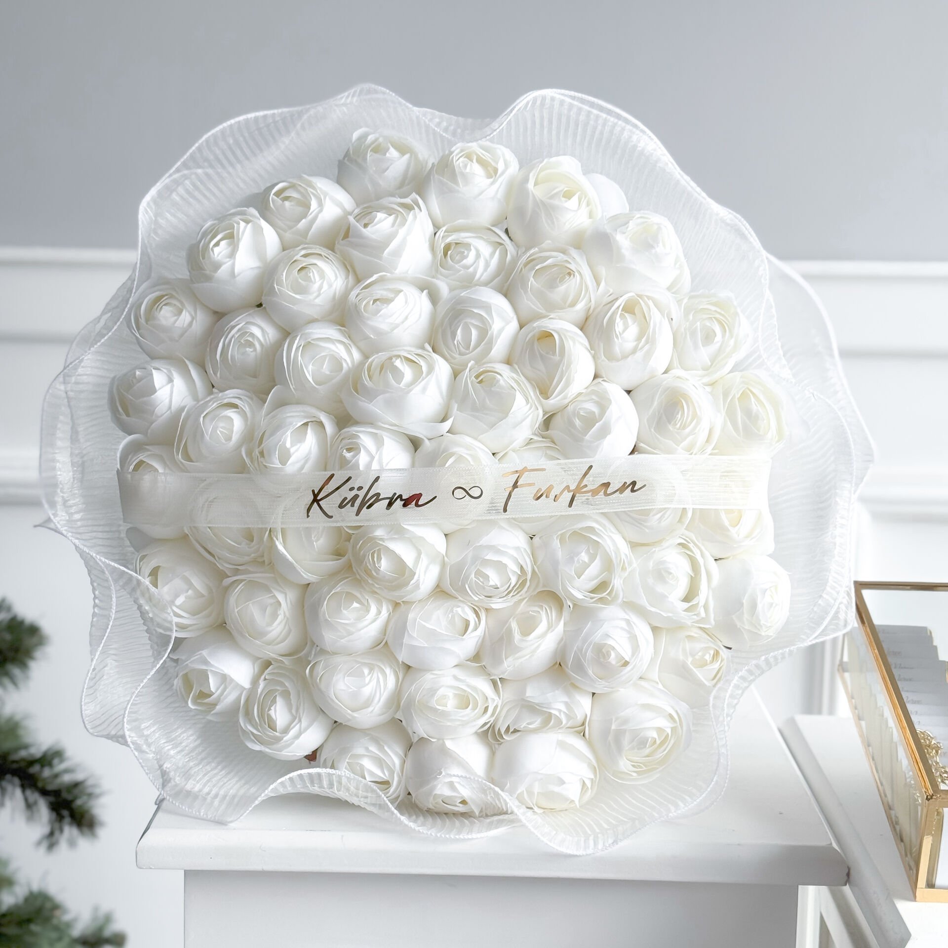 Büyük Boy Tüllü Beyaz Şakayık İsteme Çiçeği